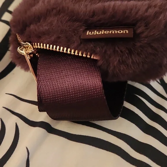 Everwhere Belt Bag 1L - Picture 4 of 11